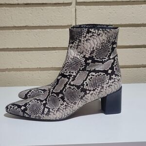 Vince Vero Cuoio Snakeprint Leather Ankle Boots – Size 8M, Made in Italy